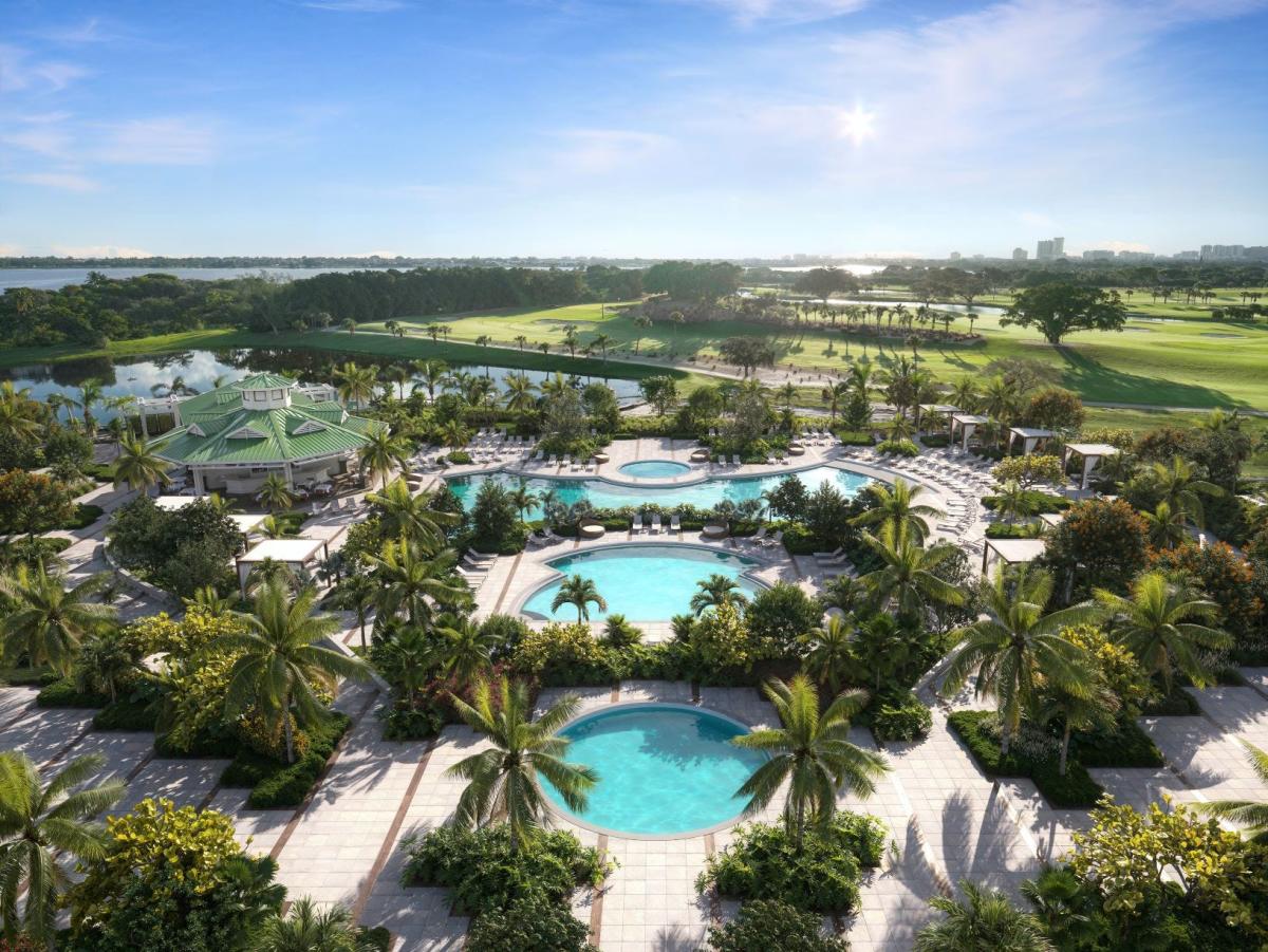 West Palm Beach Thrives with Private Clubs and Luxurious Hotel Amenities