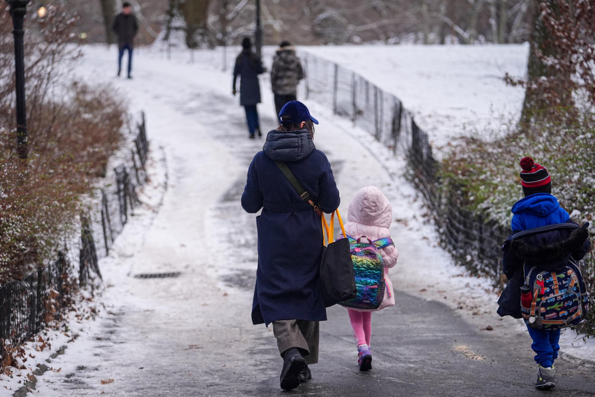 U.S. Prepares for Below-Freezing Temperatures and Snow This Weekend