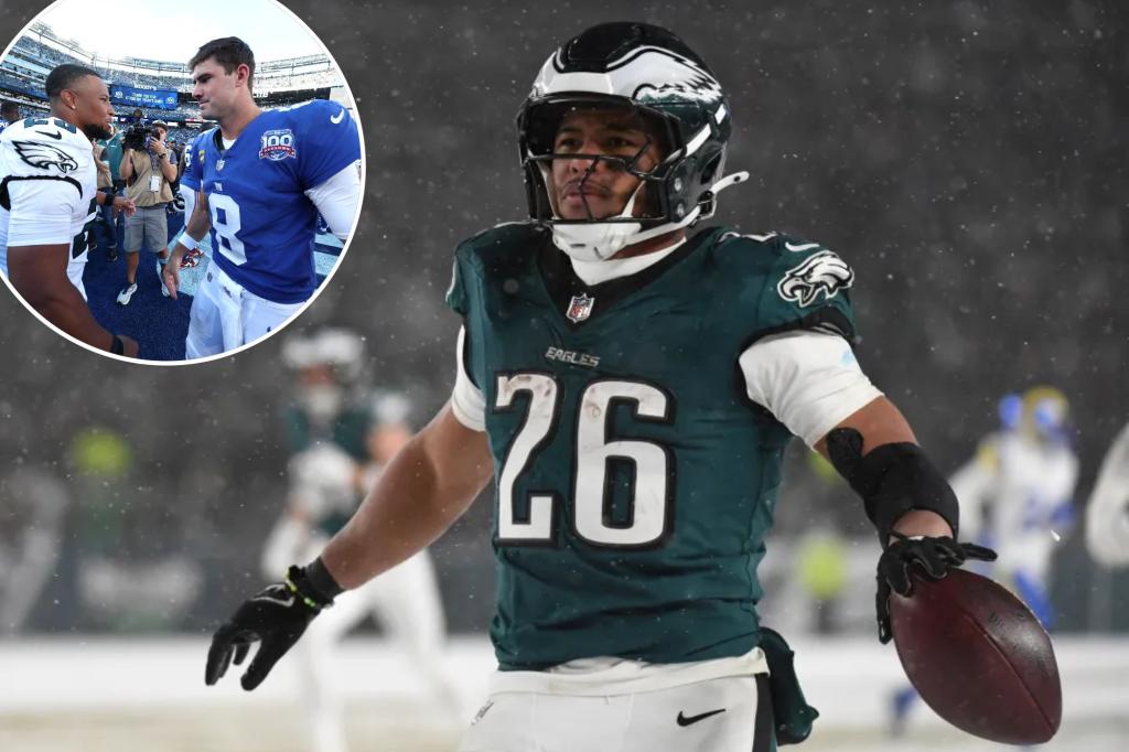 Daniel Jones Watches Eagles’ Win from Saquon Barkley’s Box Together Again