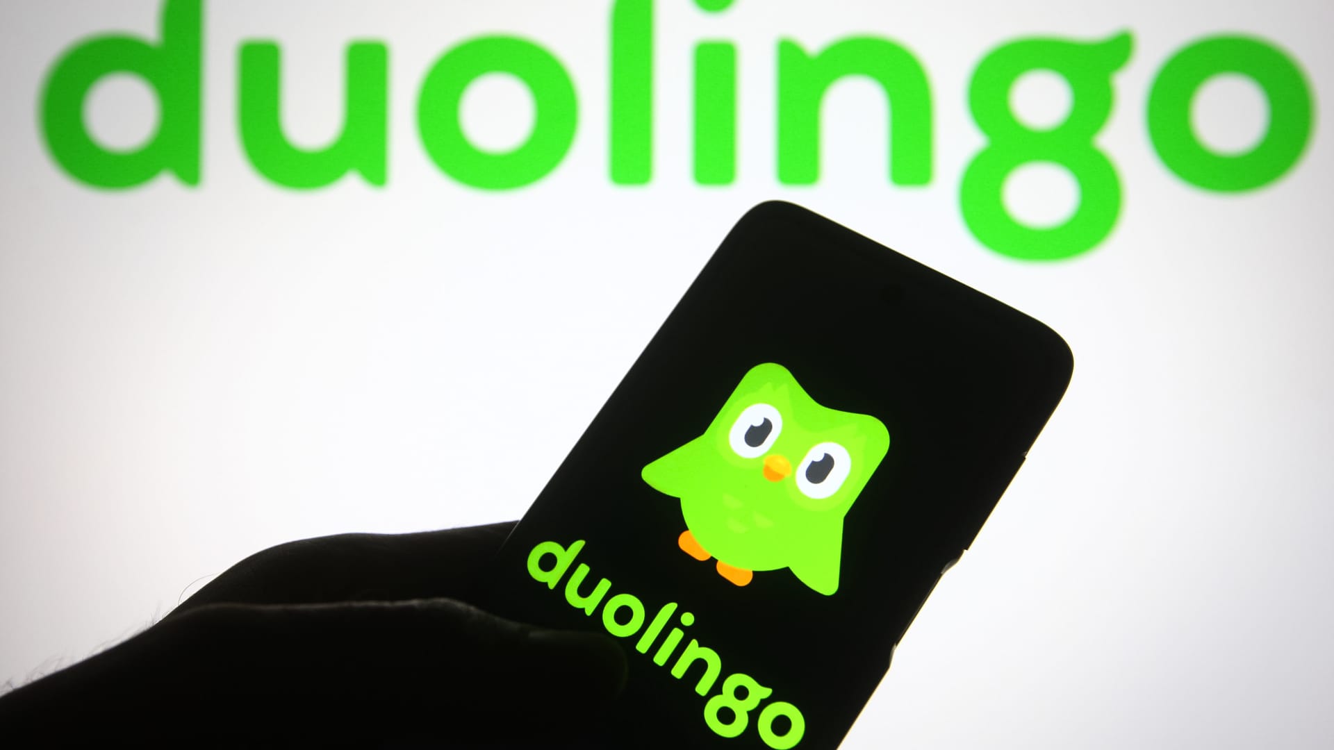 Duolingo Shares Surge 7% as Users Flock to Learn Mandarin Amid App Boom