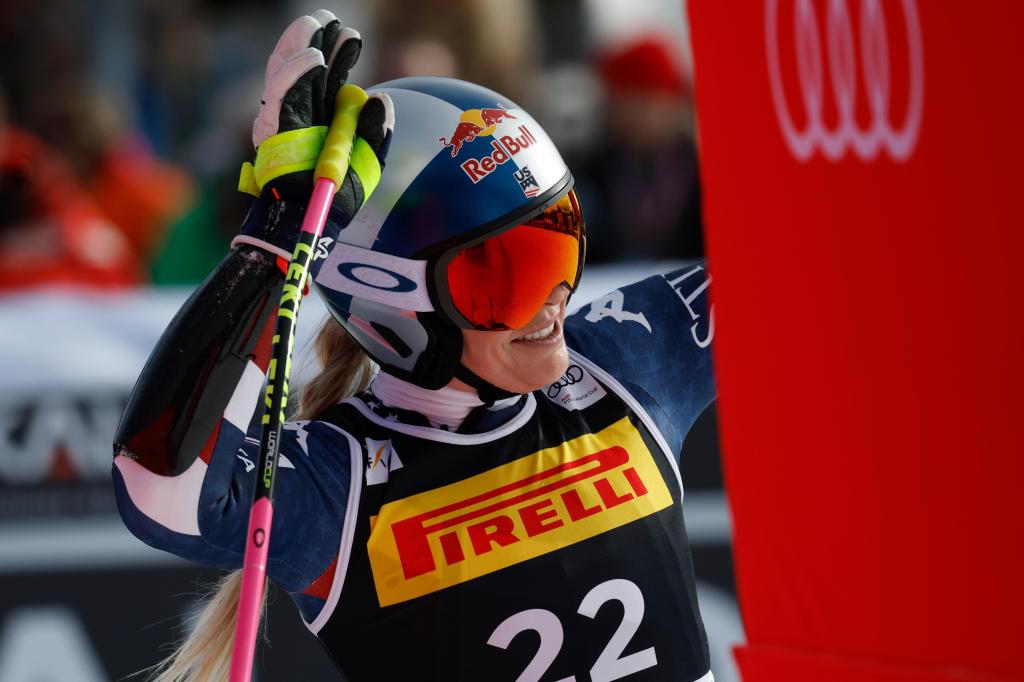 Lindsey Vonn Falls While Aiming for Top-5 Finish at Cortina Super-G