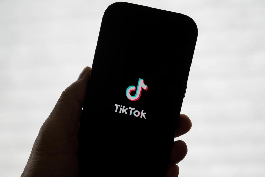 TikTok Shuts Down as U.S. Ban Takes Effect Amid Ongoing Controversy