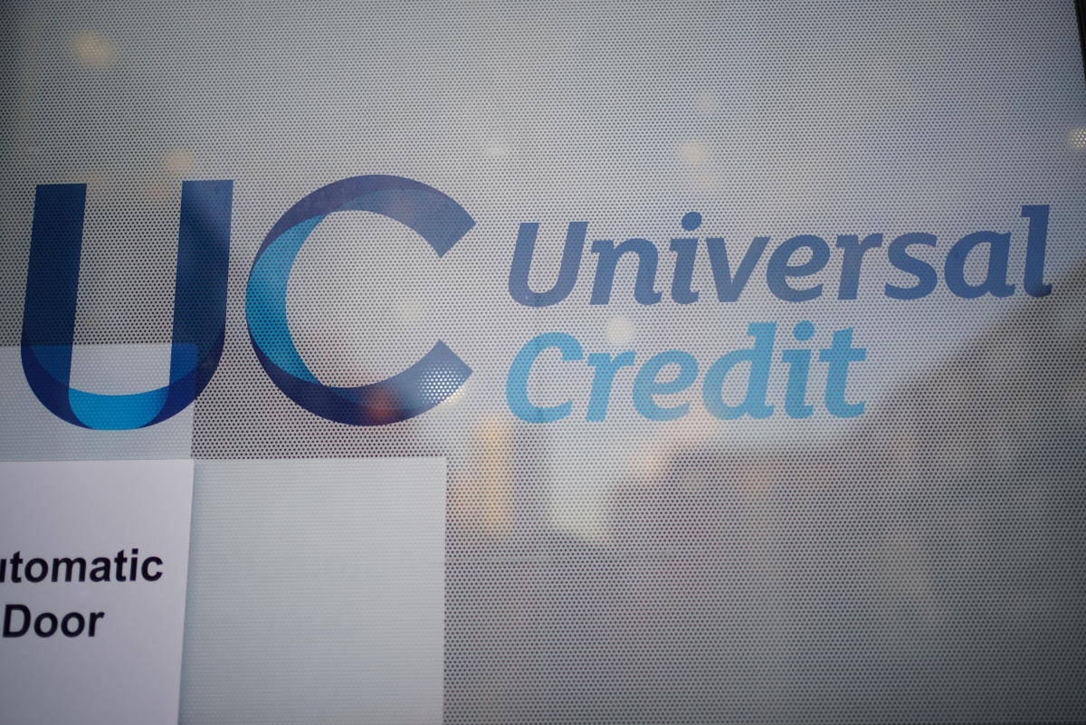 How the Drop in Inflation Affects Universal Credit Payments for Britons